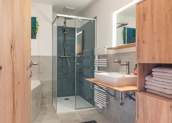 Elisabeth * شتروبل