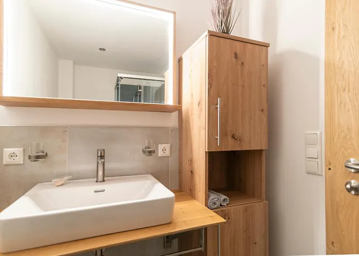 Elisabeth * شتروبل