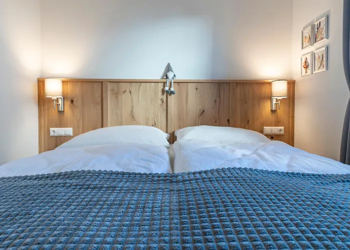 Elisabeth * شتروبل